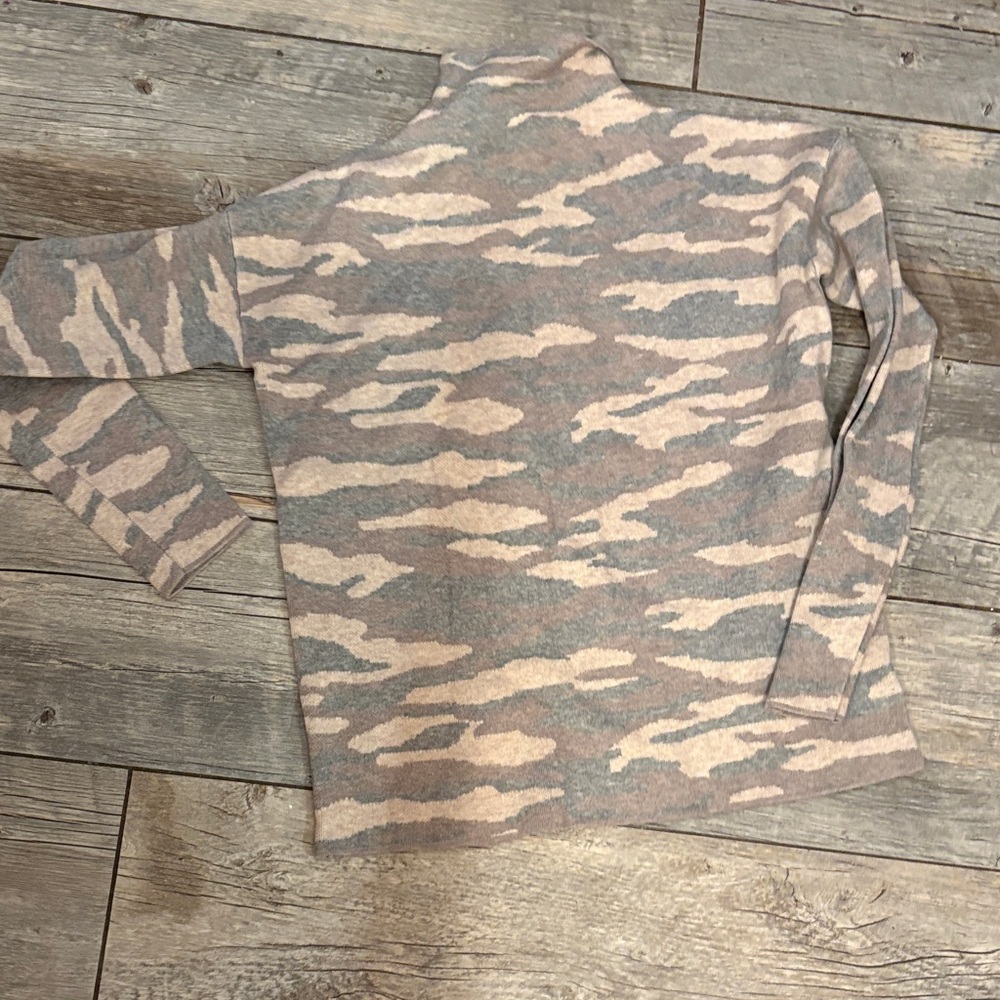 Tahari Gray and Tan Knit Sweater